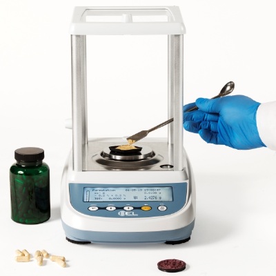 BALAN�A ANAL�TICA MG - 0,0001g - Display Gr�fico